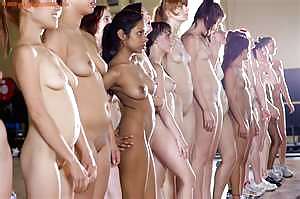Grupos de mujeres desnudas
 #34038461