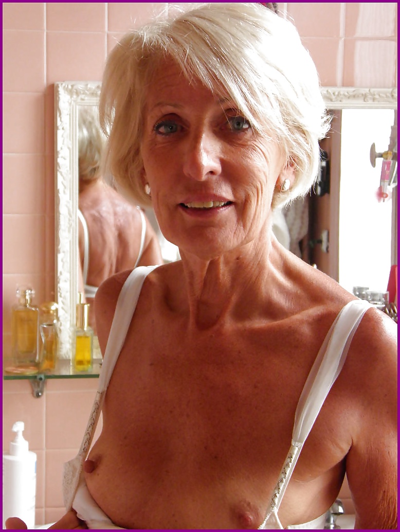 MATURE  AND GRANNY SHOW THEIR BITS 2 #31454842