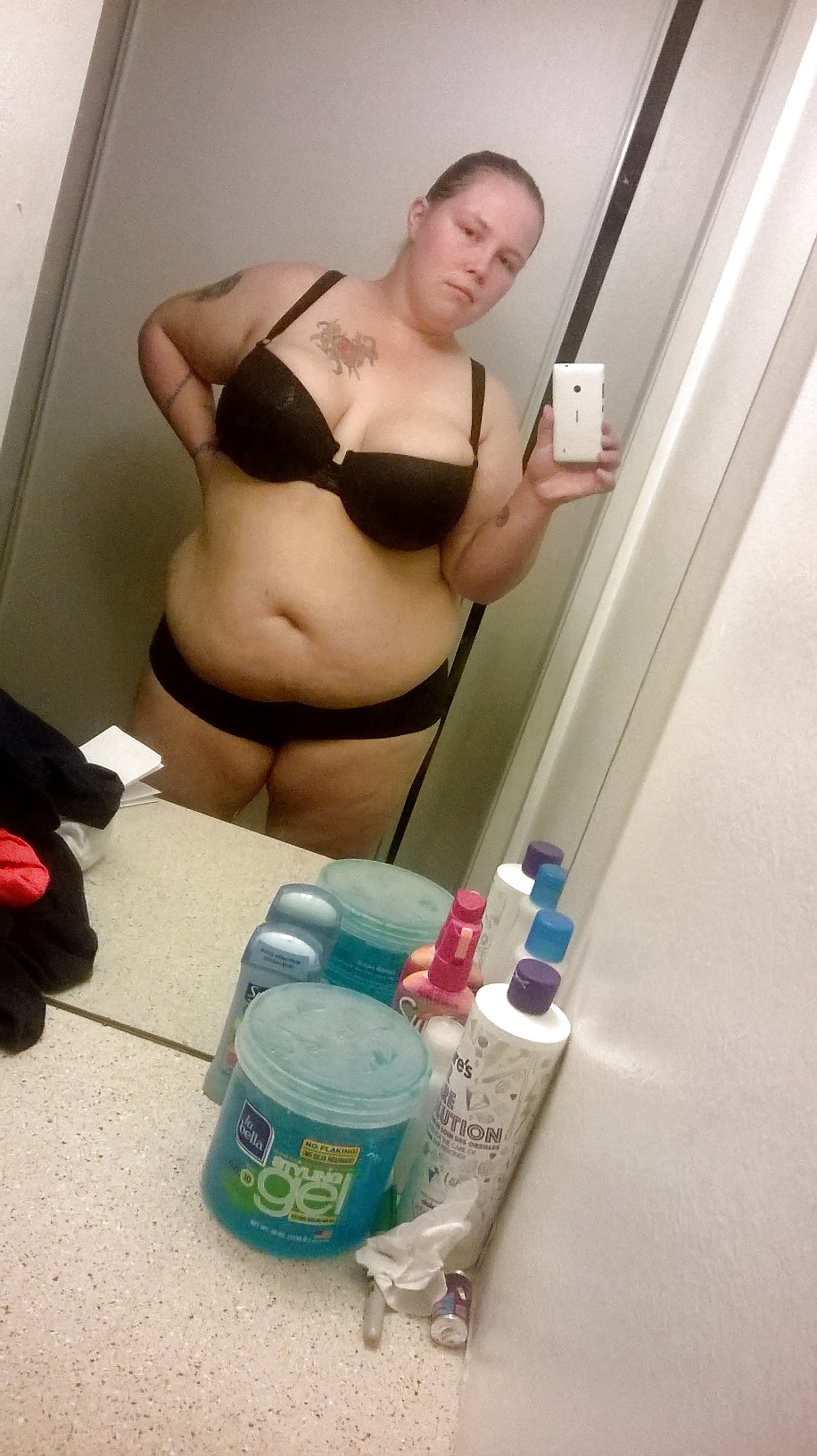 Mon Sexy Chubby Femme Posant #28764643