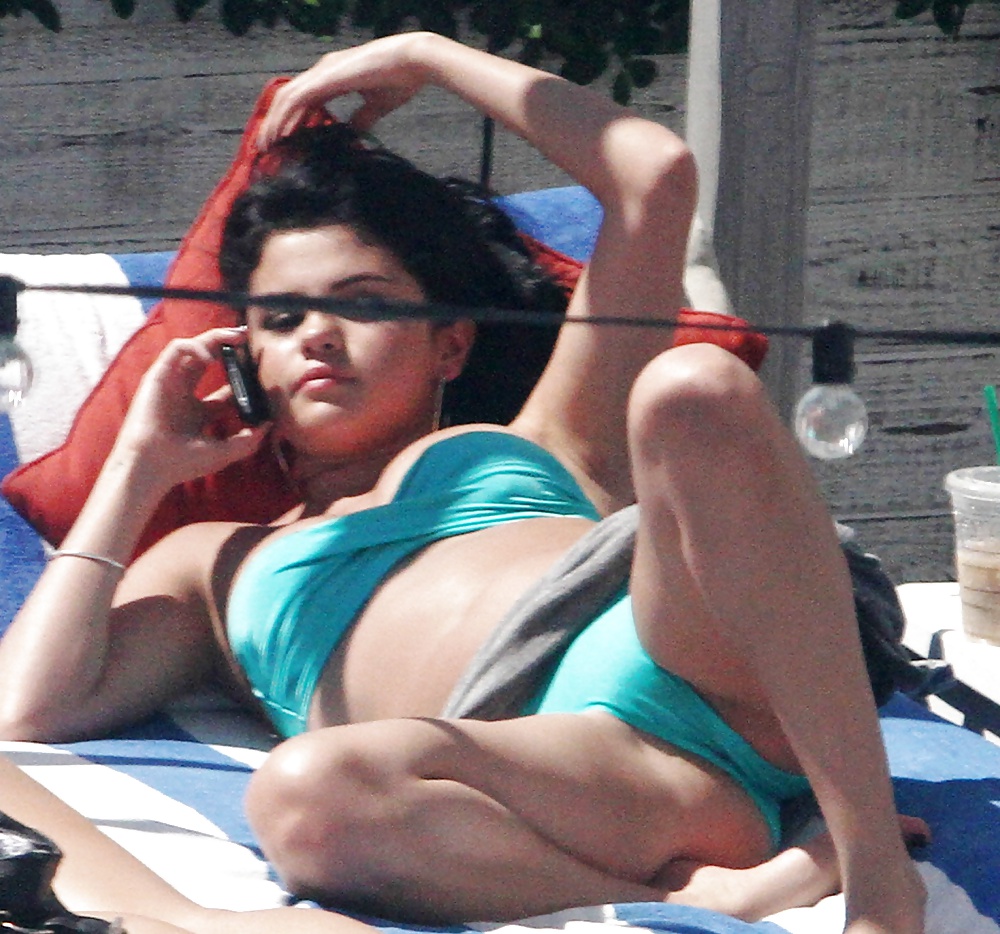 Selena Gomez #27369711