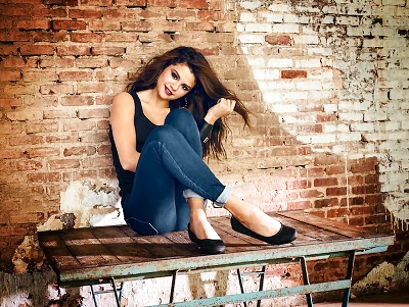 Selena Gomez #27370024