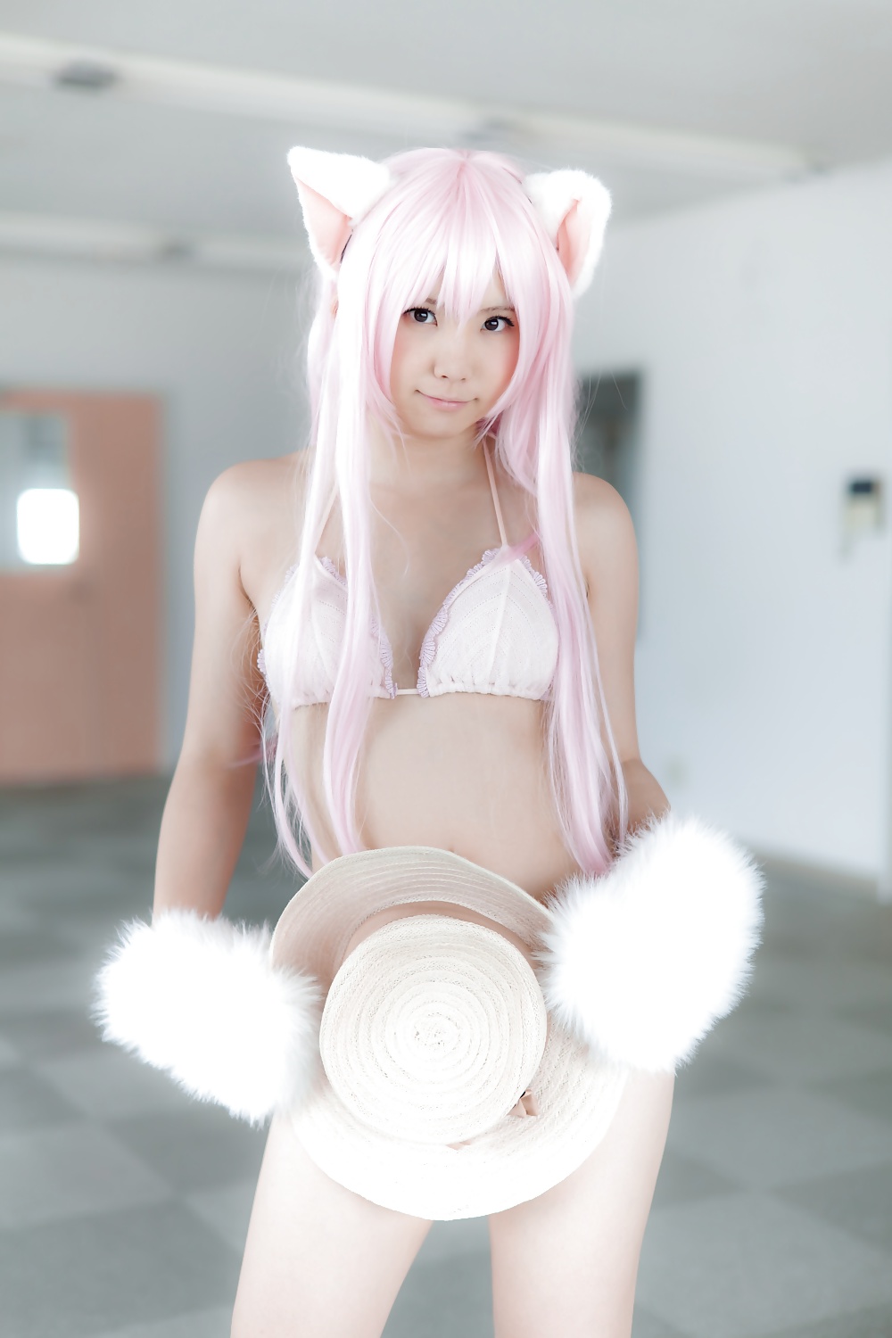 Asian cosplay in bianco 1
 #34233831