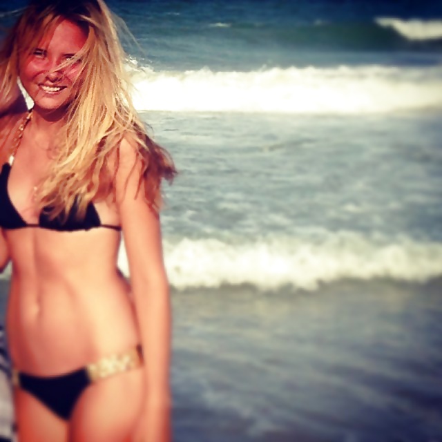 私のタイトな体が好き？
 #24719147