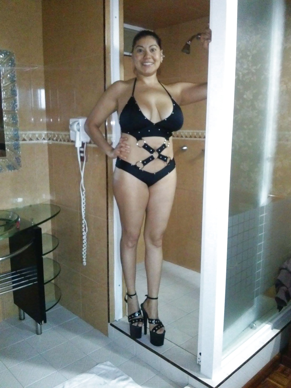 淫乱妻
 #31915969