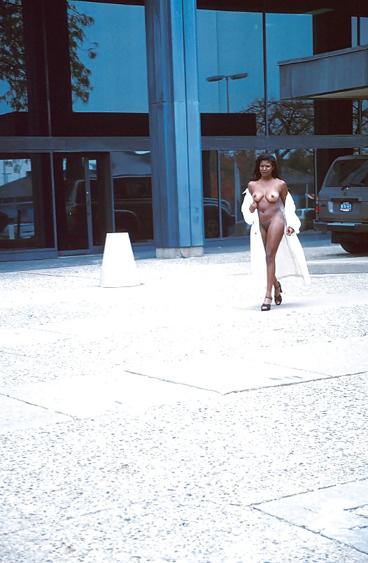 Jennifer Black Woman Public Nudity #28828307