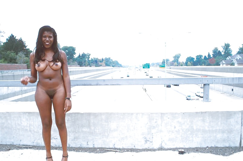 Jennifer donna nera nudità pubblica
 #28828346