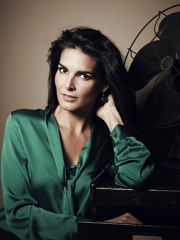 Angie Harmon #37977646