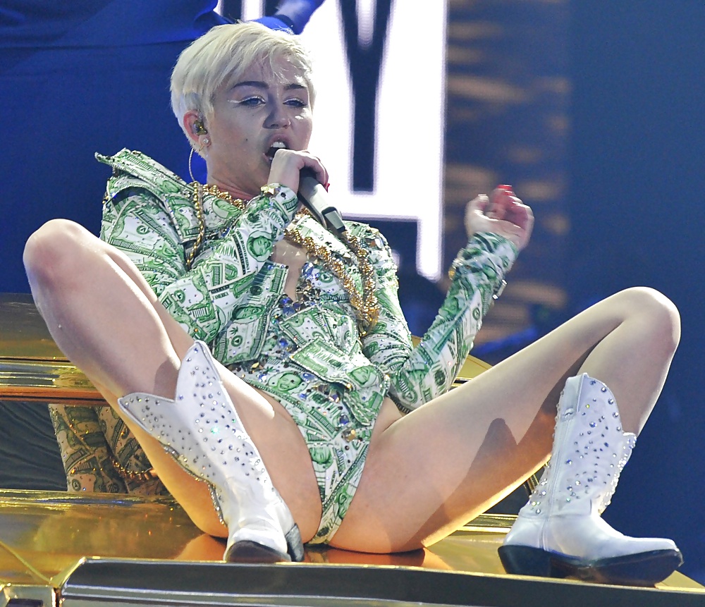 Miley cyrus
 #33760961