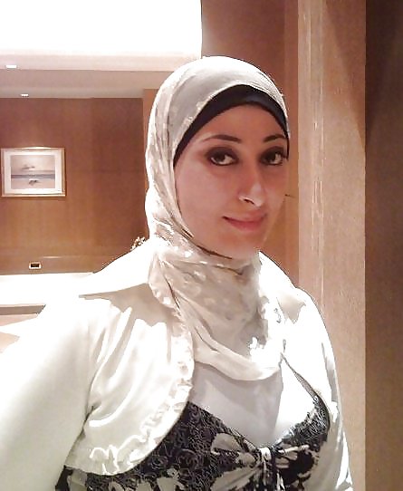 Turbanli hijab árabe, turco, asiático desnudo - no desnudo 01
 #36669250