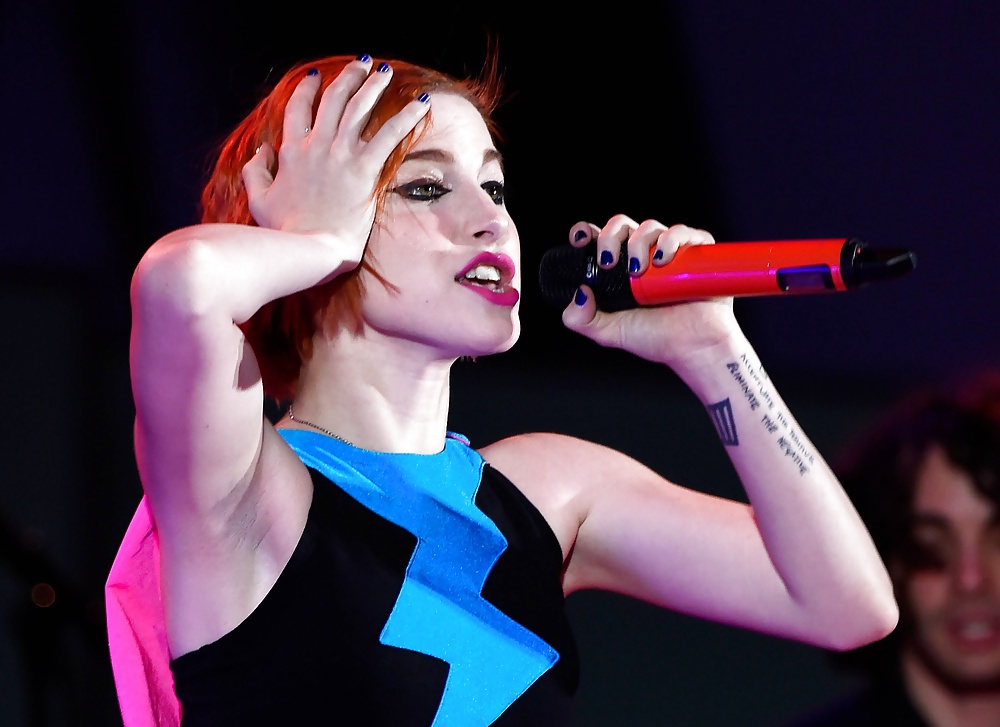 Hayley williams we can survive sexy hq (ccm)
 #31381378