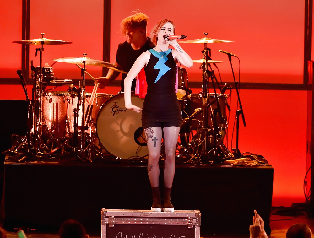 Hayley Williams Nous Pouvons Survivre Hq Sexy (ccm) #31381420