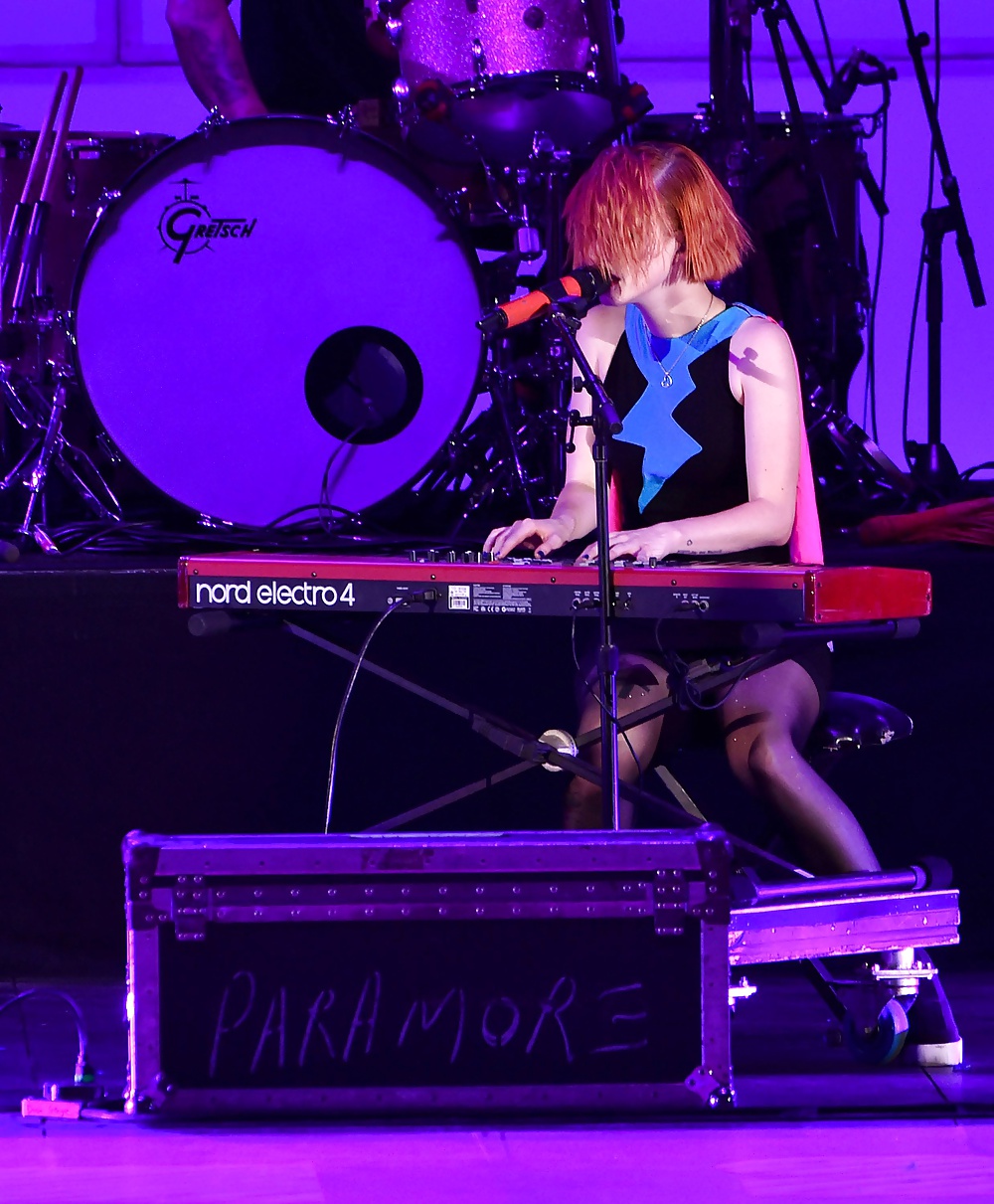 Hayley williams possiamo sopravvivere sexy hq (ccm)
 #31381439