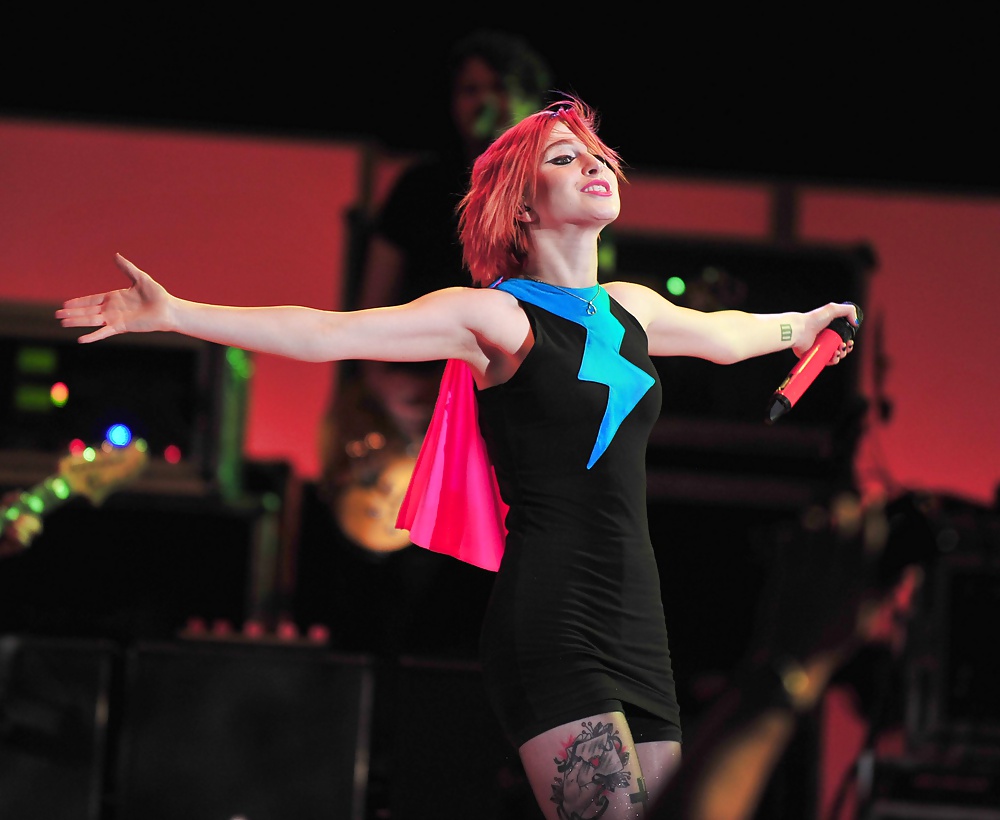 Hayley williams podemos sobrevivir sexy hq (ccm)
 #31381479