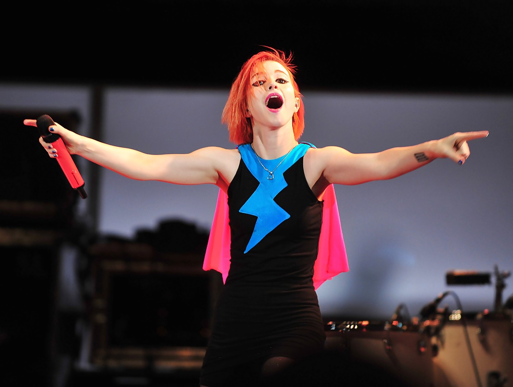 Hayley Williams Nous Pouvons Survivre Hq Sexy (ccm) #31381487