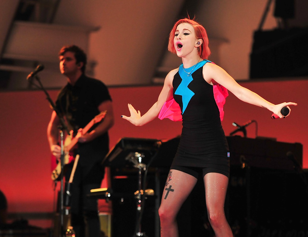 Hayley Williams Nous Pouvons Survivre Hq Sexy (ccm) #31381497