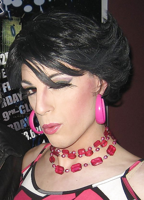 Close ups of pretty crossdressers #39117352