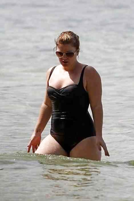 Kelly Clarkson wide hips and cankles #31889182