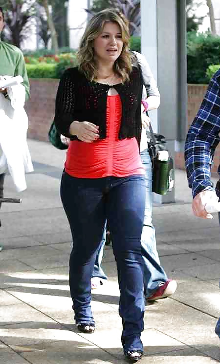 Kelly Clarkson Hanches Et Larges Cankles #31889184