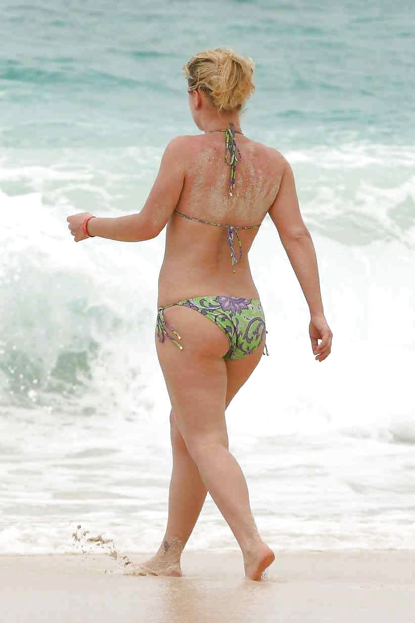 Kelly Clarkson wide hips and cankles #31889185