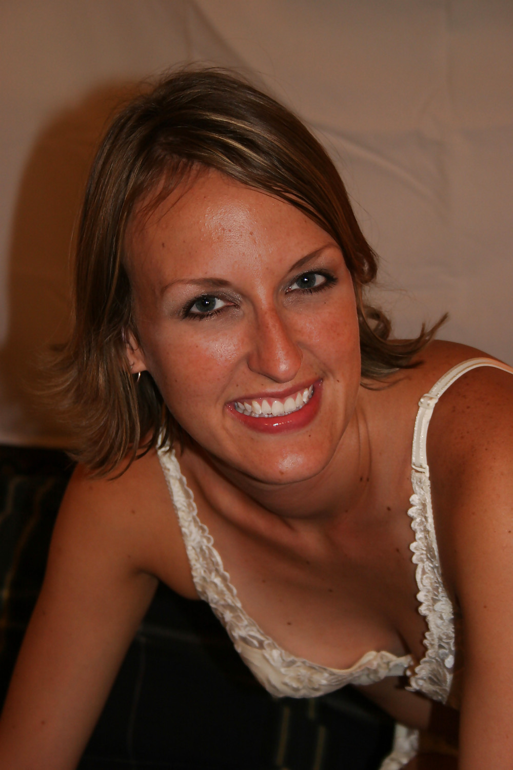 Jeune femme qui aime le foutre (suite)
 #23802822