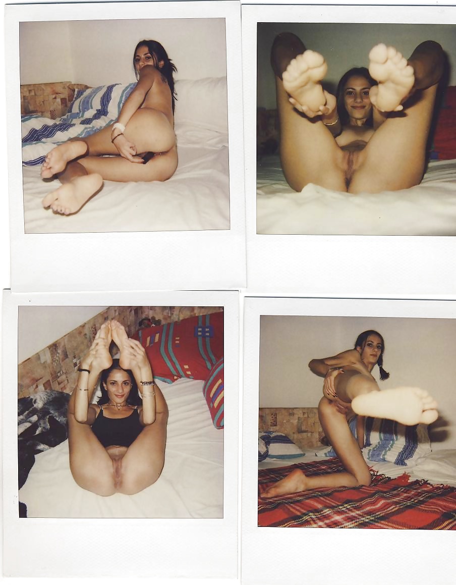 Polaroid d'une jolie petite brune qui aime poser tres hard #40039900