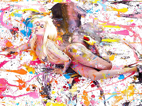 Nicki Minaj Est Nu Et Roule Dans La Peinture! #37730450