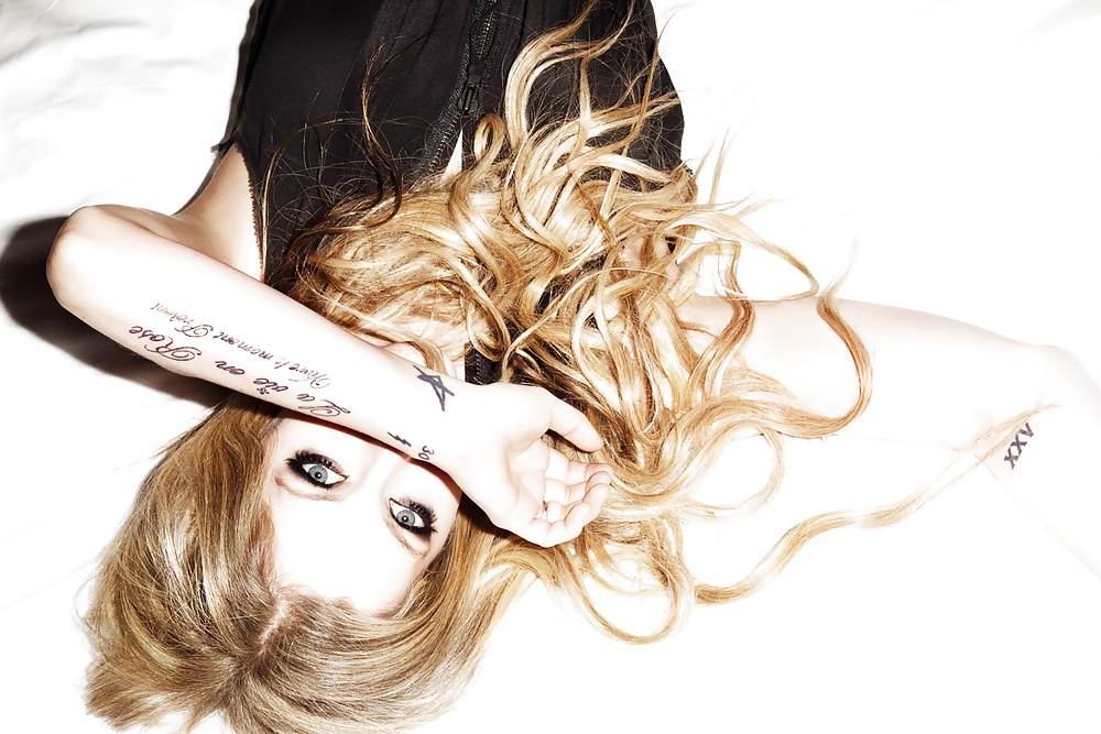Avril Lavigne HQ Wank #25587667
