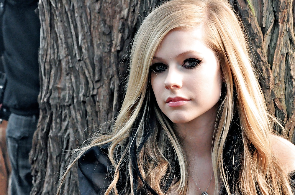 Avril Lavigne HQ Wank #25587756