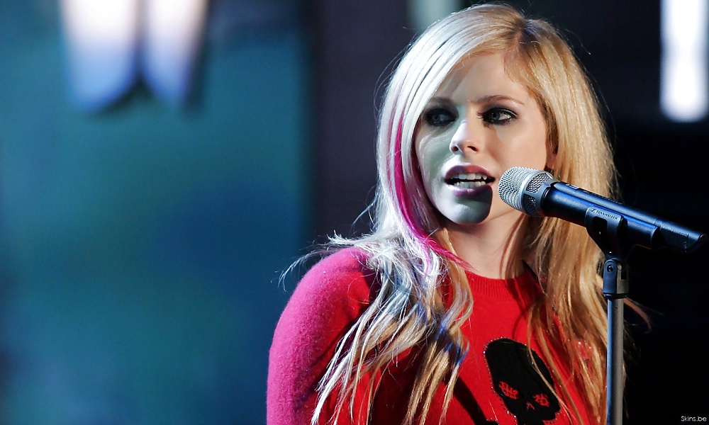 Avril Lavigne HQ Wank #25587932