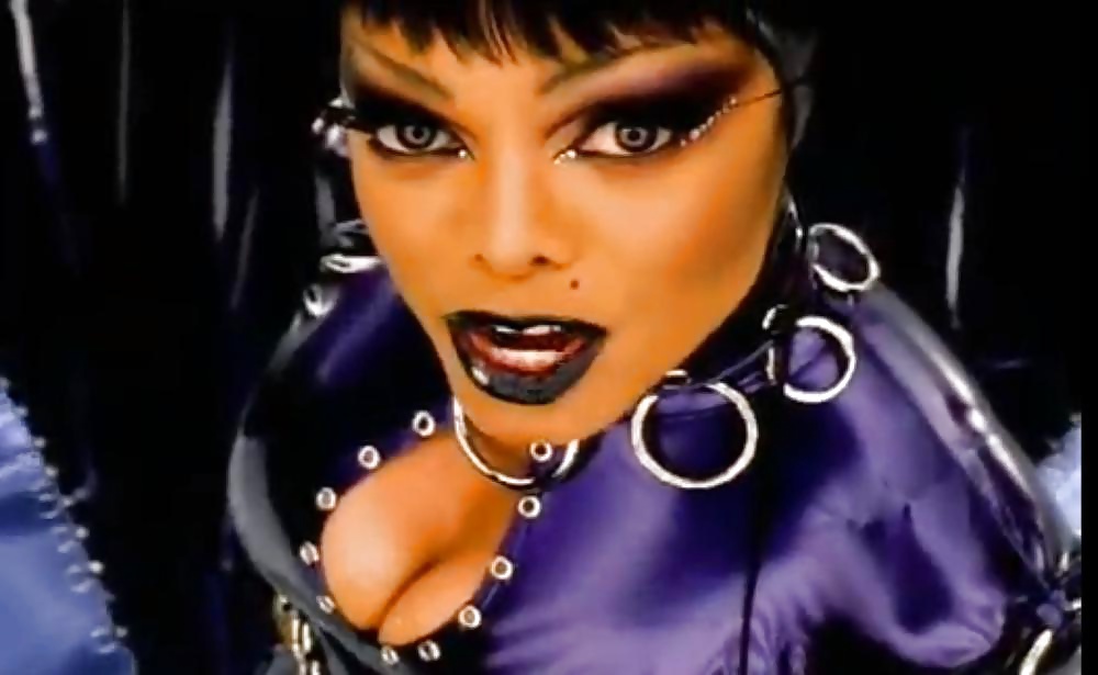 Caliente rendimiento de látex desagradable
 #34068579