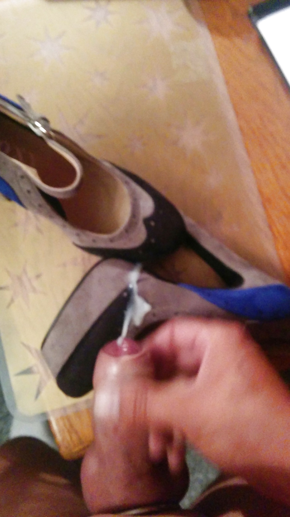 友達の女友達のパンプス、ハイヒールの靴、ザーメンショット
 #29409811