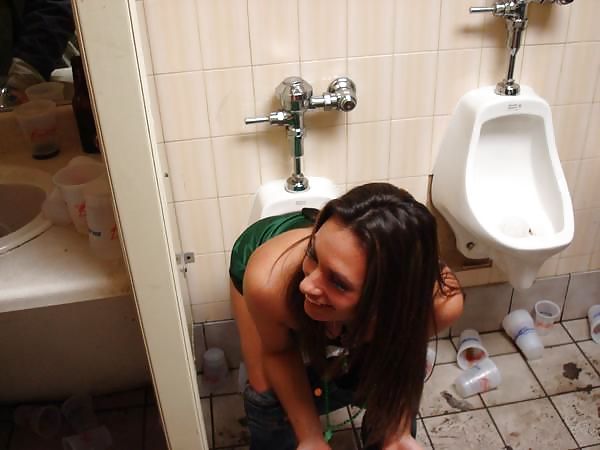 Women on Toilett #23653563