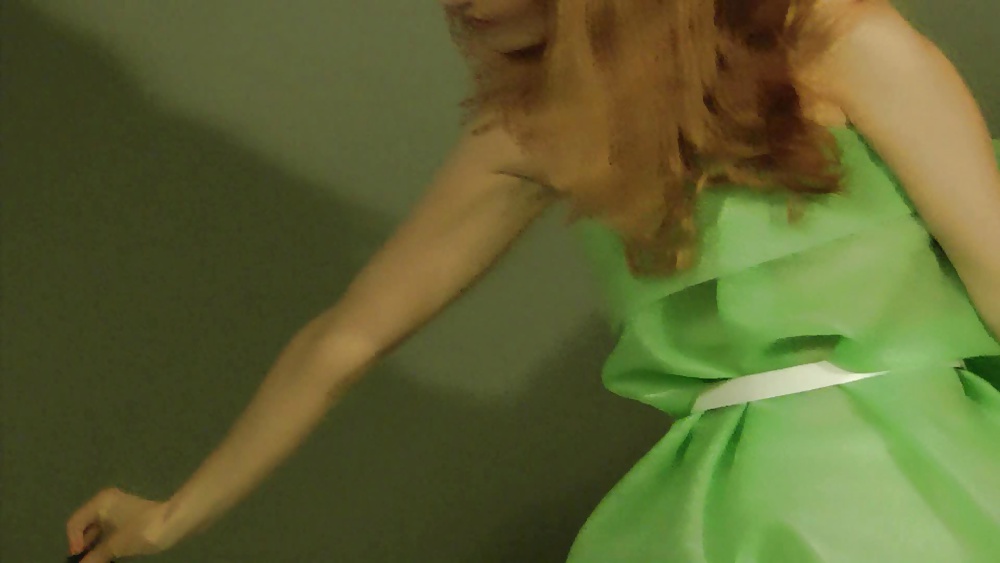 Lisa reventando globos
 #27408437