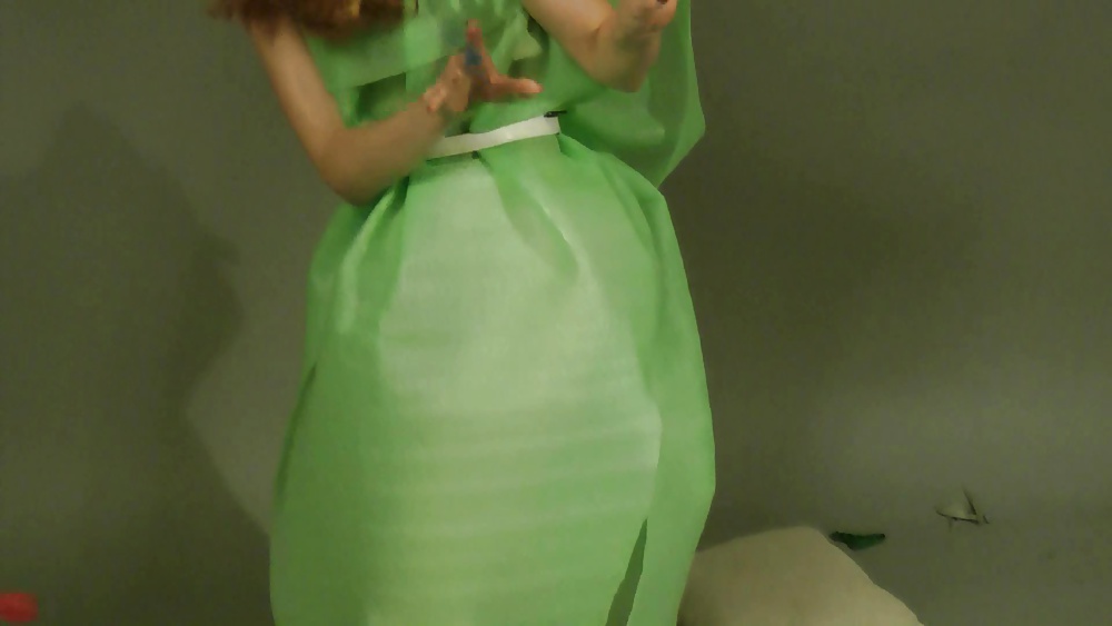 Lisa reventando globos
 #27408523