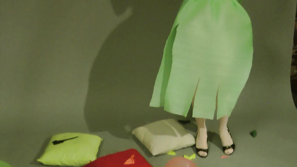 Lisa reventando globos
 #27408553