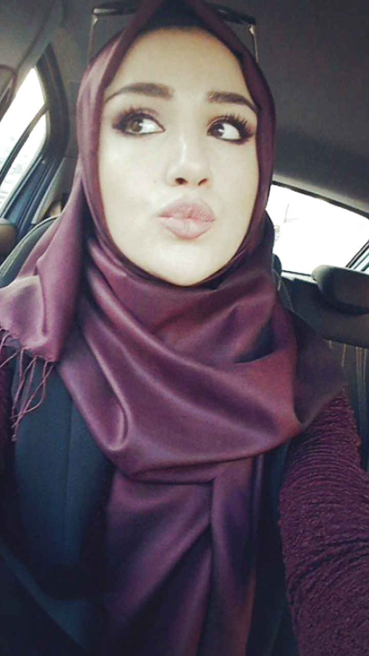 Hijab cum on her face please
 #40040052