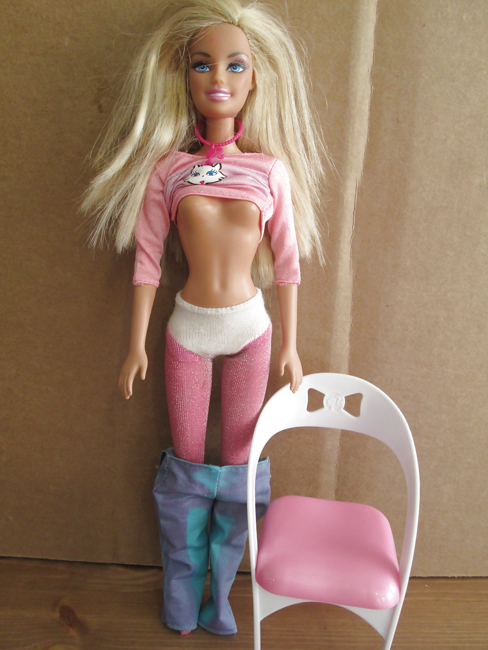 Barbie gattino maglione cumshot
 #40440374