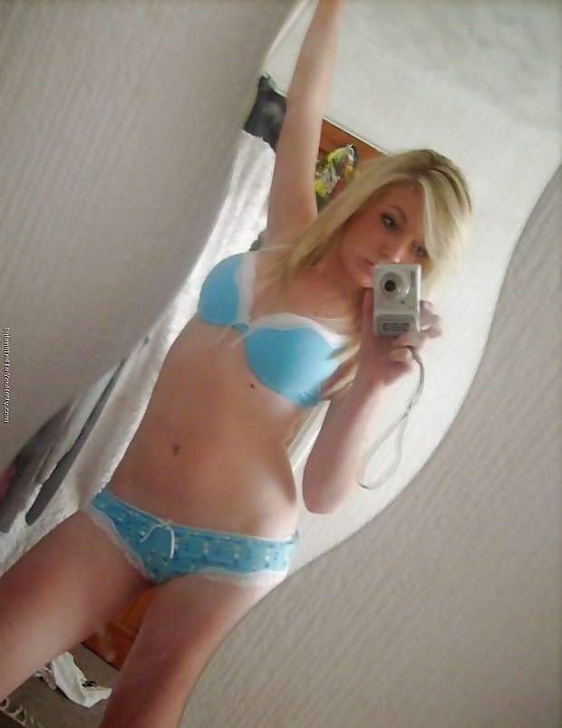 Le strip d'une blonde
 #37256716