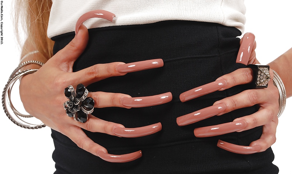 Bonitas uñas largas
 #31590181