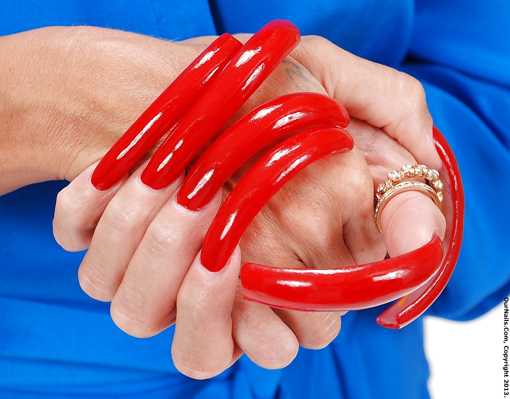 Bonitas uñas largas
 #31590190