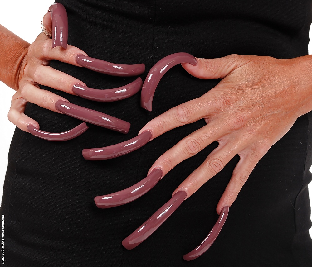 Bonitas uñas largas
 #31590197