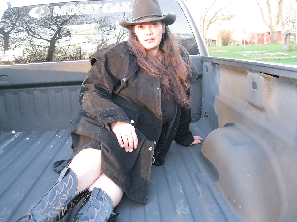 Hey ya'll + a few more pics
 #37769223