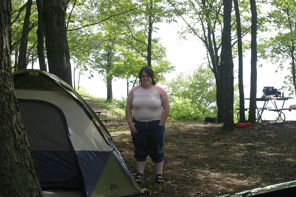 Kaylee Blinkt Beim Camping #28131864