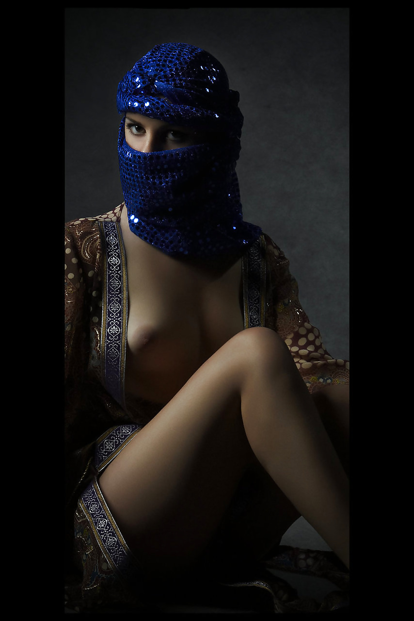 Gorean slavegirls
 #40081950