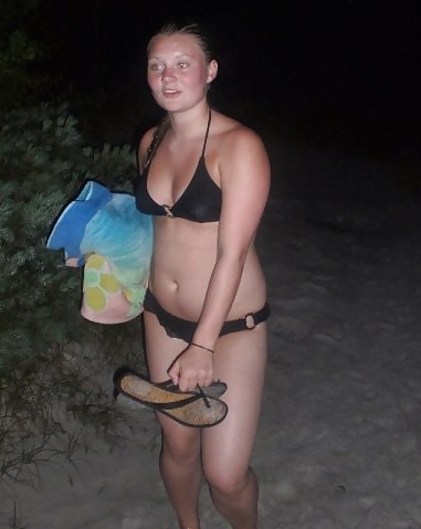 Danés adolescentes-217-218-chupar en la playa sujetador de plátano bragas 
 #29816922