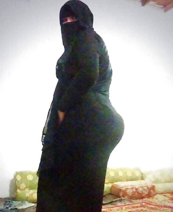 Arabe big butt #40873465