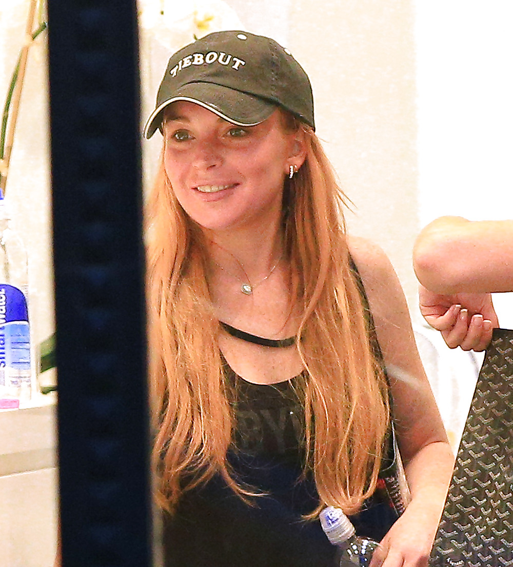 Lindsay Lohan ... Shopping In New York City #23282264