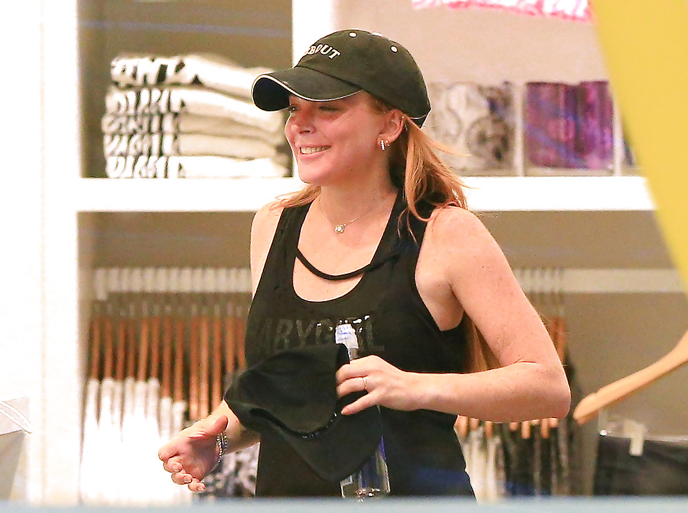 Lindsay Lohan ... Shopping In New York City #23282271