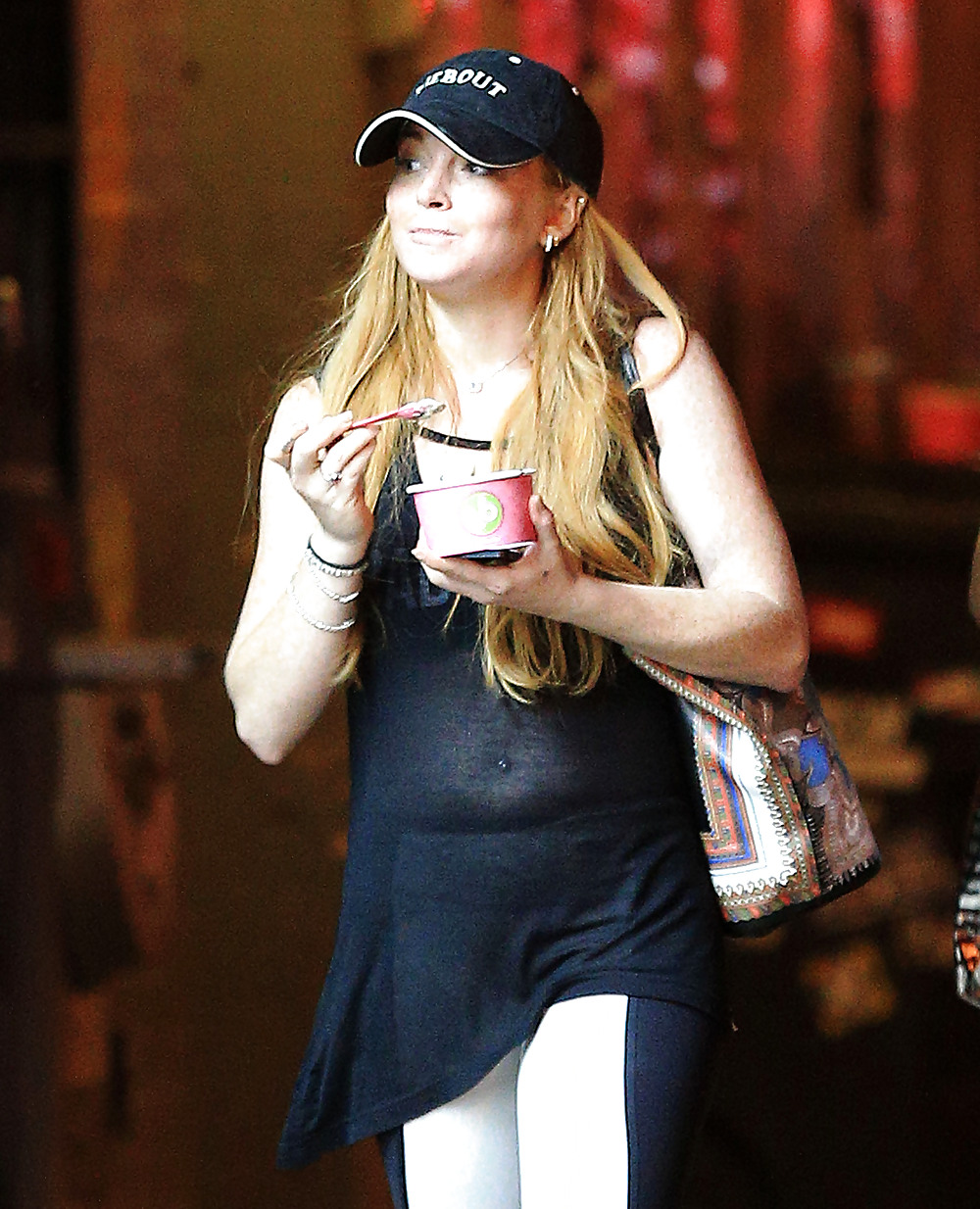 Lindsay lohan ... shopping a nyc
 #23282351