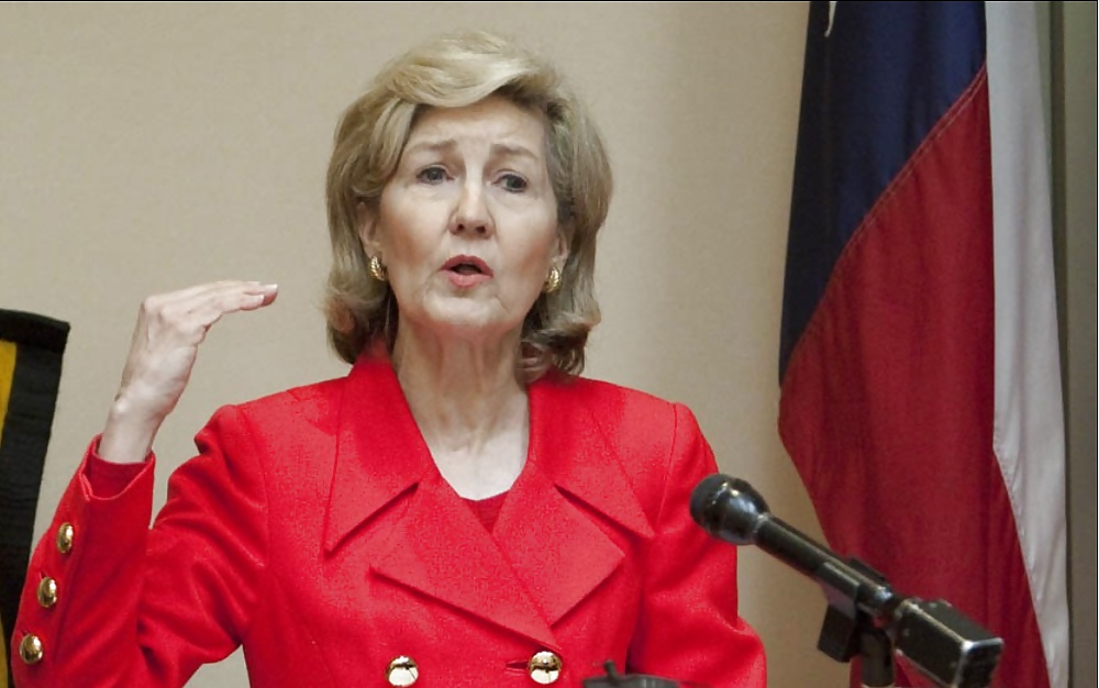 Amor masturbándose con la conservadora kay bailey hutchison
 #25835431